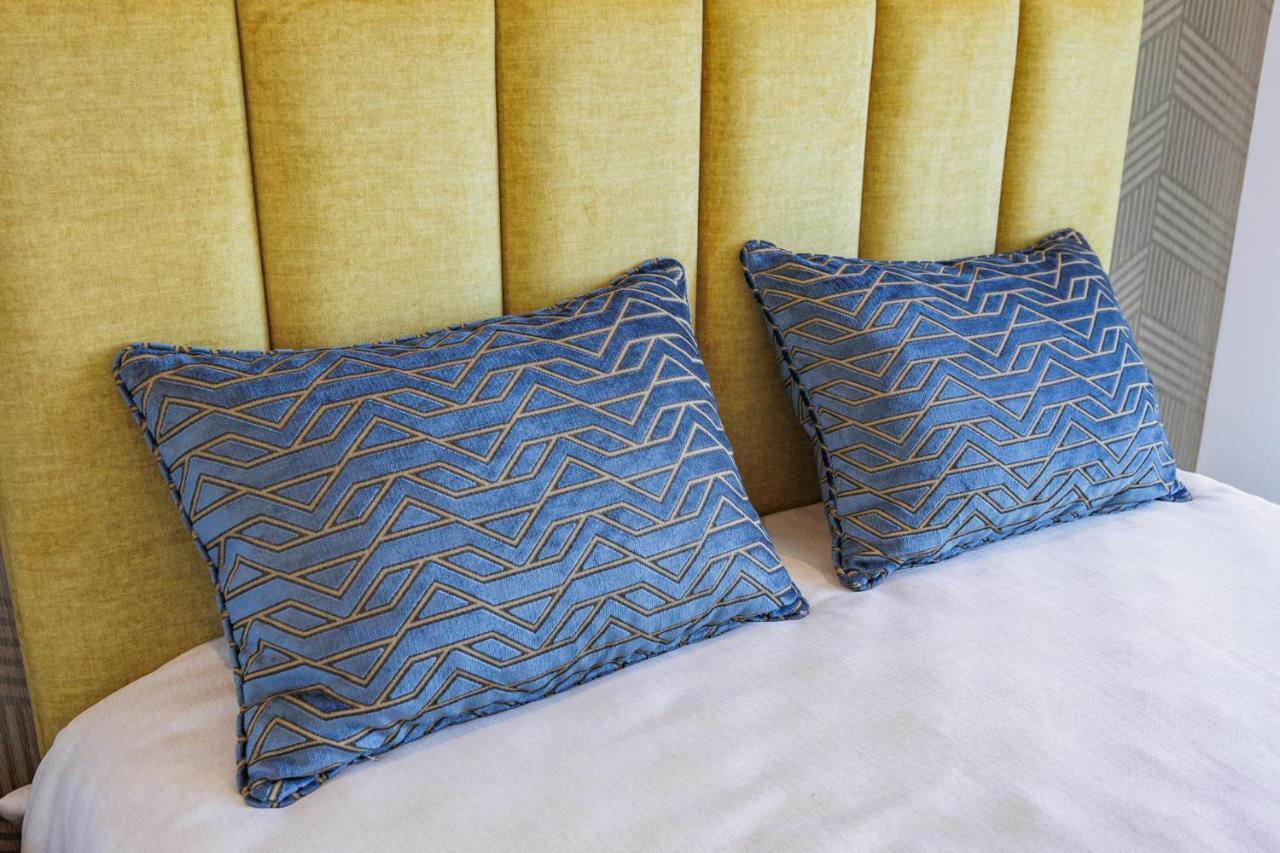 Terracos De Ii Yellow By Real * Quarteira